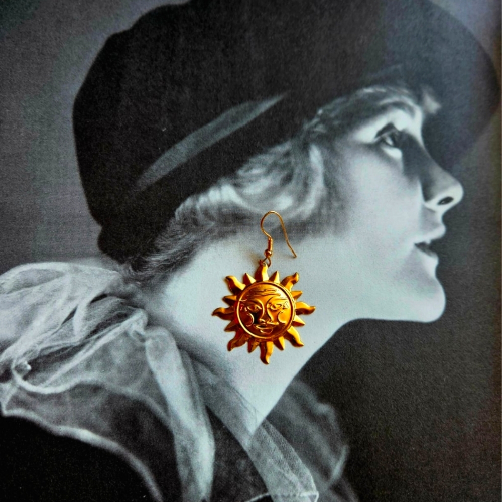Vintage Earrings Sun 🌞 Gold tone metal